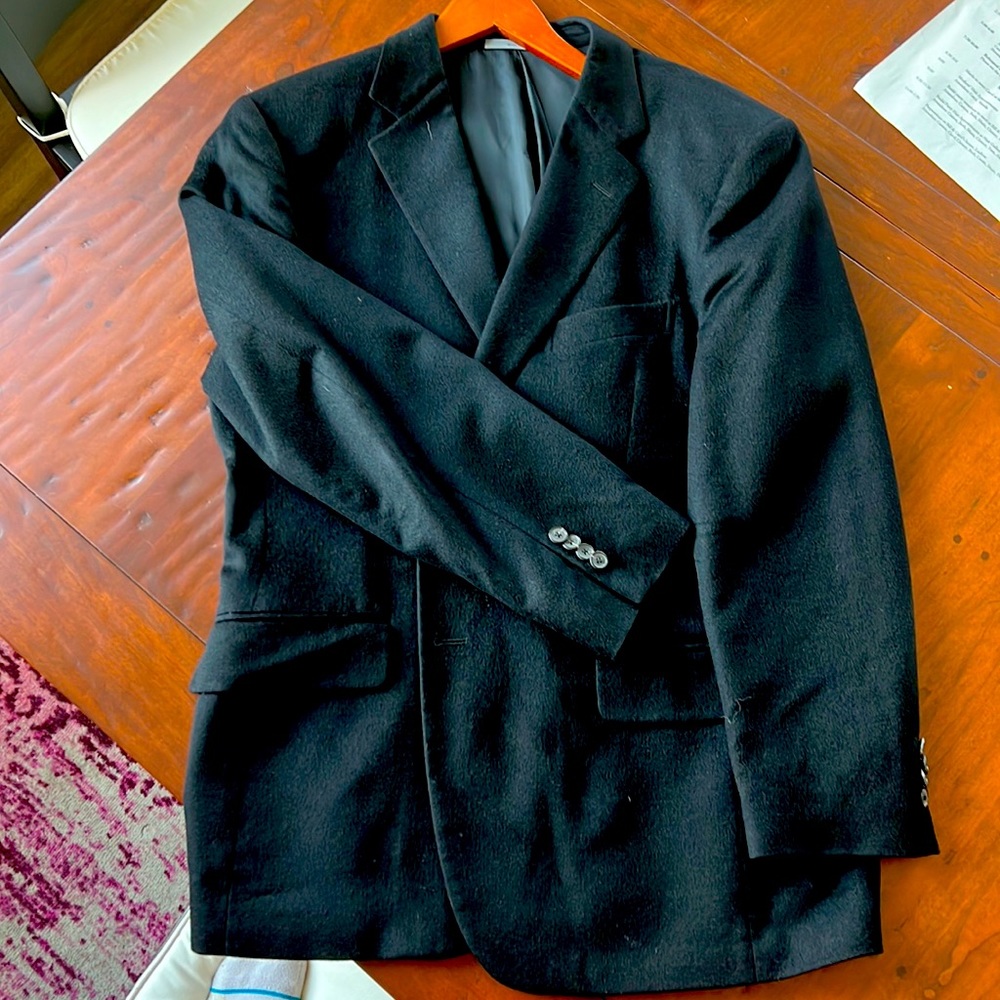 100% Cashmere Black Men’s sport coat. Size 42R.